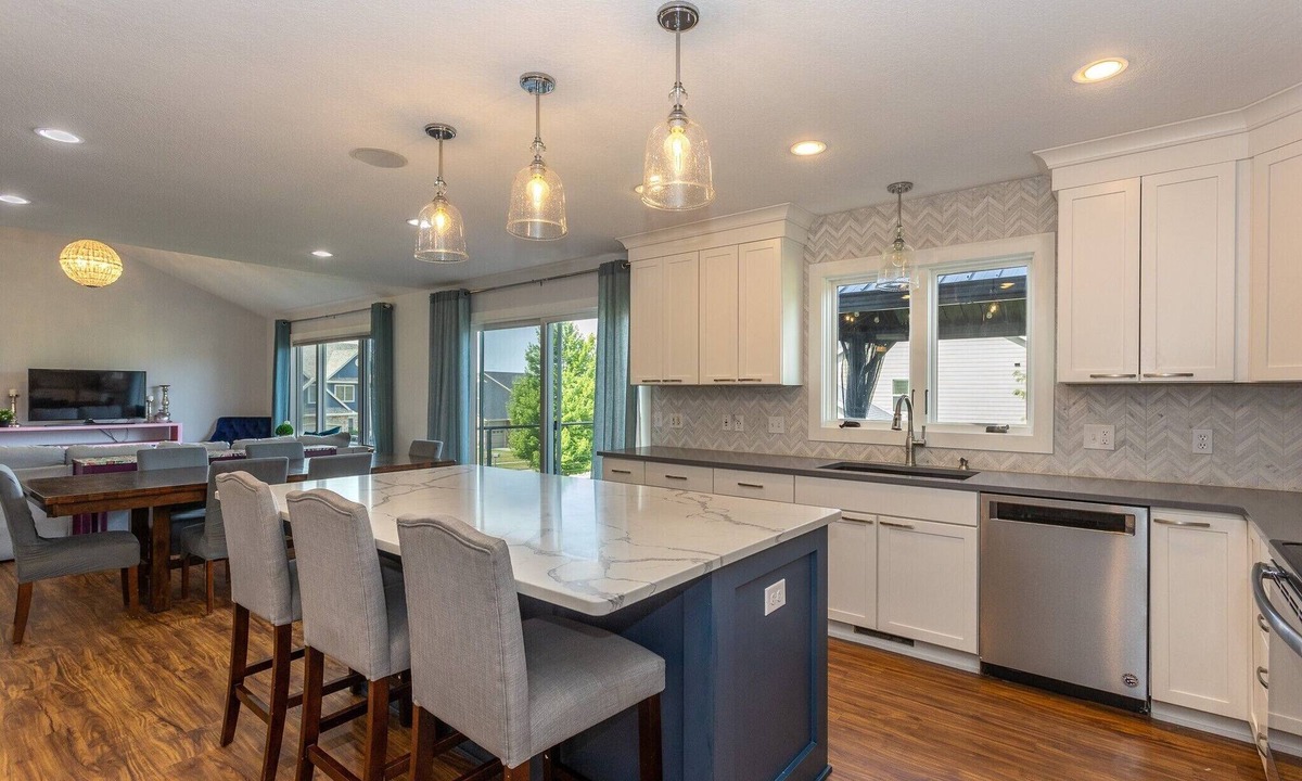 Waukee House | Stylish Oasis for Unforgettable Getaways