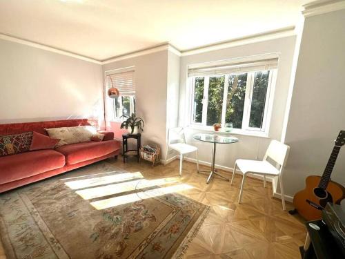 Oakleigh Apartment | Stylish, Peaceful 2-Bed Flat with Free Parking