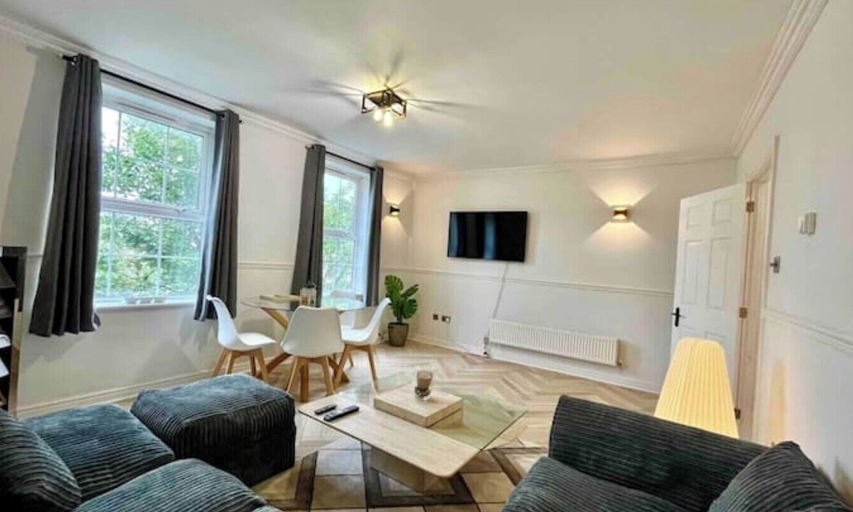 Penarth House | Stylish Penarth Marina Apartment