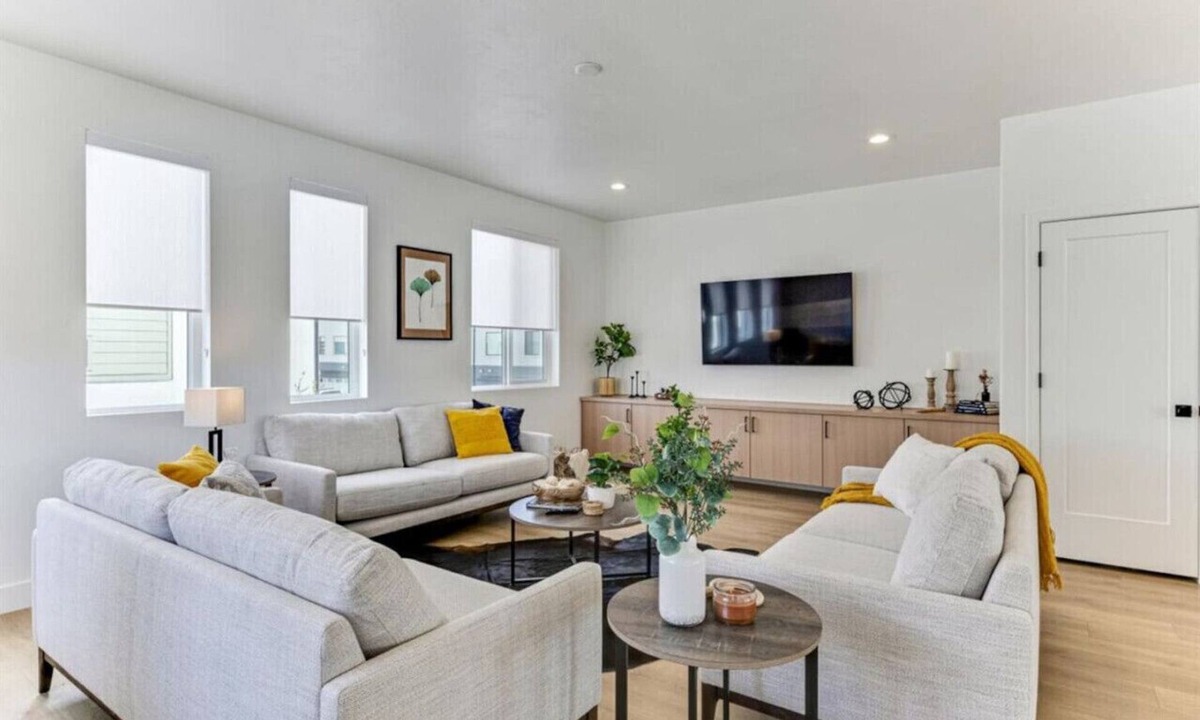 American Fork Condo | Stylish Pet Friendly Home for Work & Relaxation
