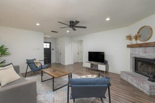 Killeen House | Stylish Pet Friendly Killeen 3BR with Fenced Backyard