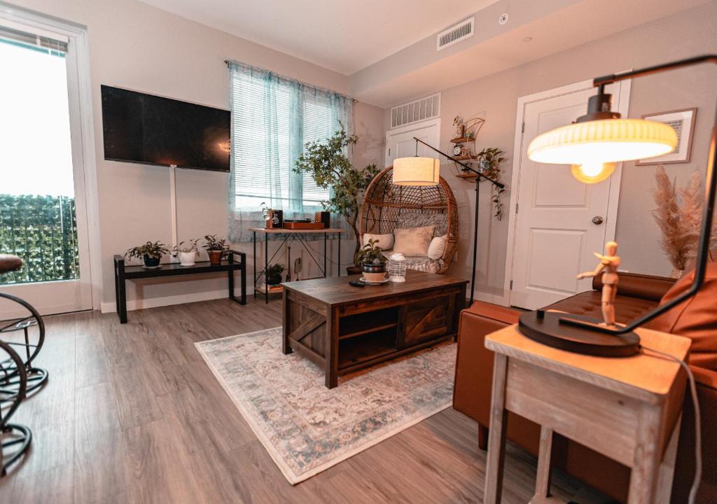 Jefferson Manor Apartment | Stylish Pet Friendly Space w Balcony, Gym, Pool