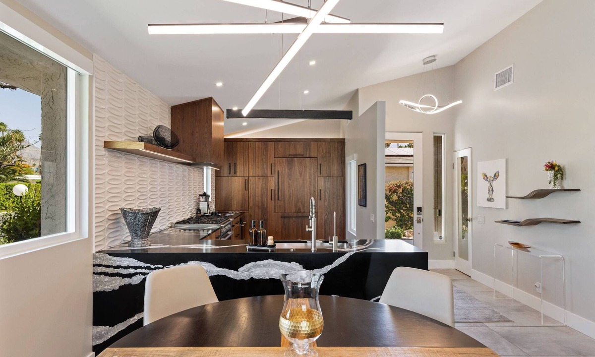 Canyon Corridor Condo | Stylish Poolside Living in Palm Springs with Bold Artful Interiors for Monthly Stays