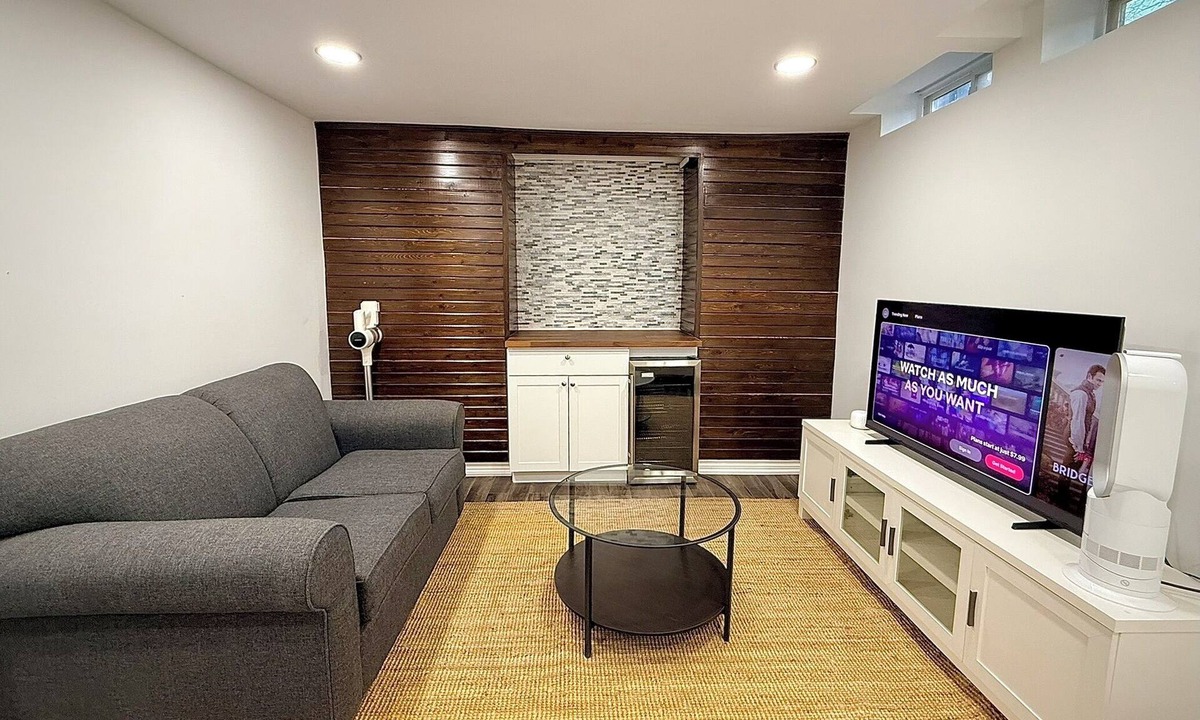 Ajax Apartment | Stylish Private Suite Steps to Lake Ontario