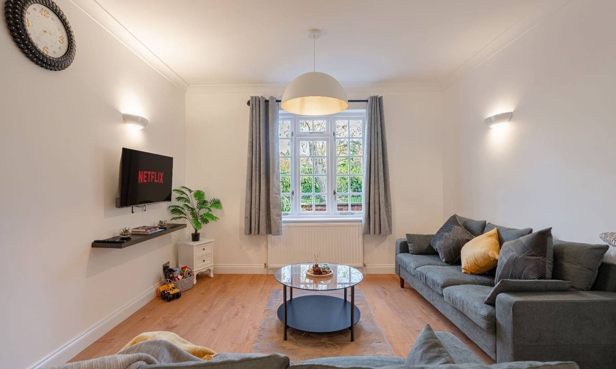 Roehampton House | Stylish Putney Family Home|Close to Central London