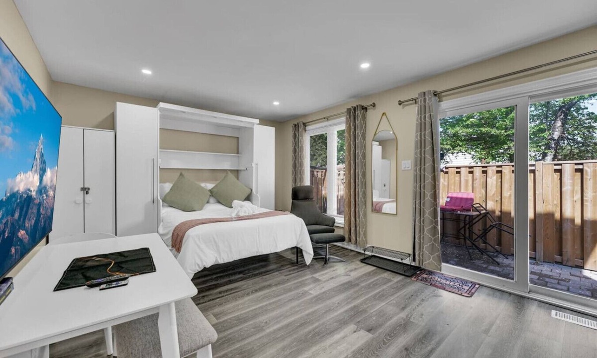 The Peanut Apartment | Stylish & Pvt. 1 BR & Bath Apt w/Free Parking