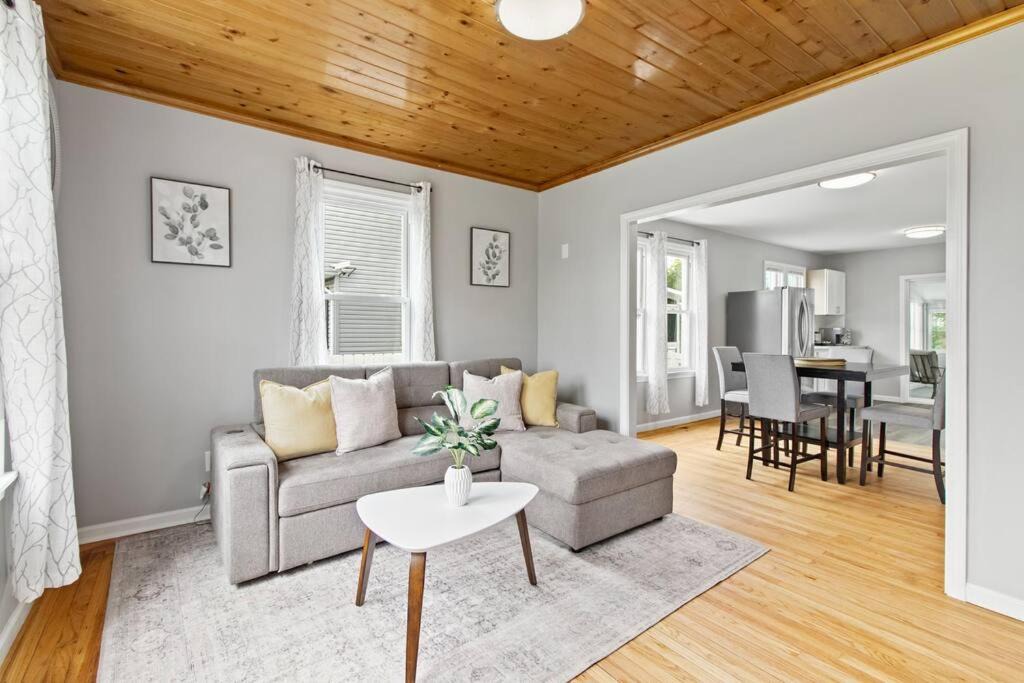 Bristol House | Stylish, Relaxing & Comfy 3 BDR Home