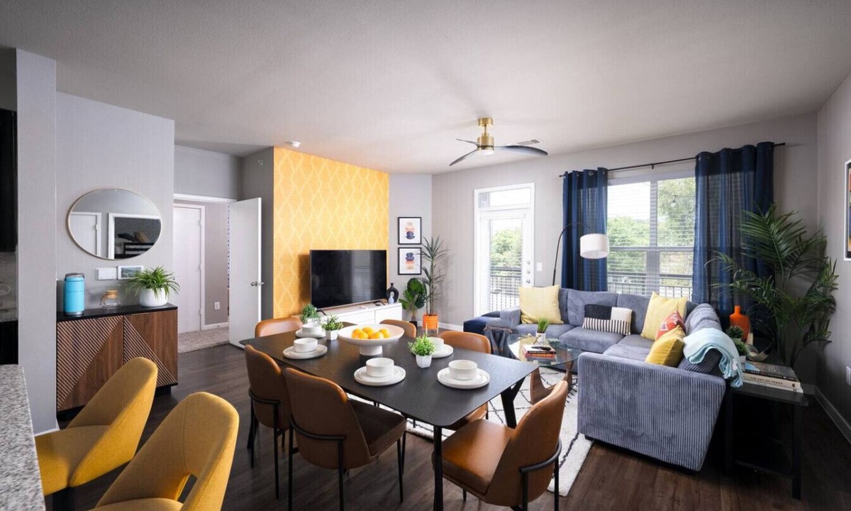 Terrell Heights Apartment | Stylish Resort Oasis: 5* Location, Pool, Gym, Pkg!