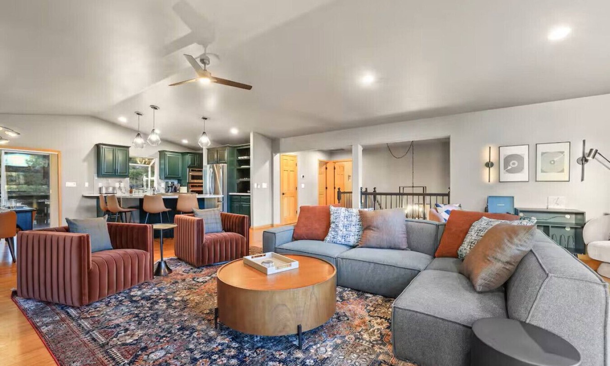 Kings Beach House | Stylish Retreat -Hot Tub, Game Room, Hot Tub