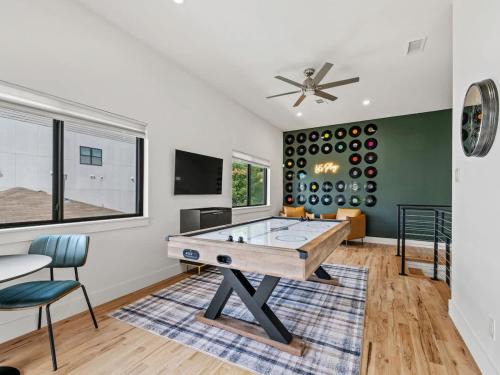 Old East Dallas House | Stylish Retreat with Patio, Parking & EV Plug