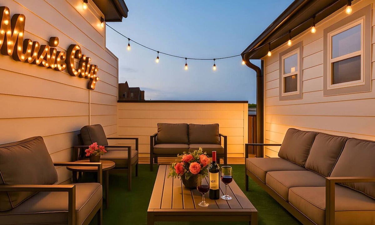 Hillsboro West End House | Stylish Rooftop Haven | Sleeps 12 Comfortably