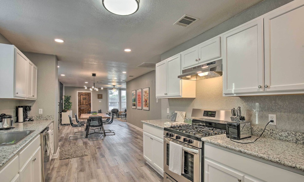 Highland Park House | Stylish San Antonio Retreat Near The Pearl!