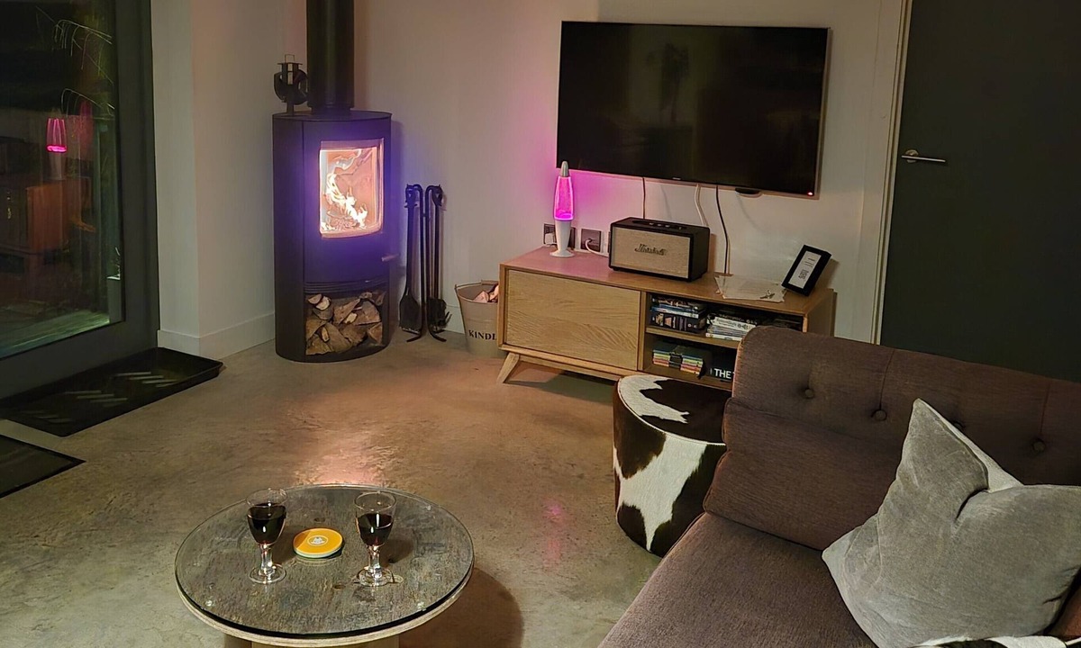 Uckfield Cottage | Stylish Self-contained Converted Stables