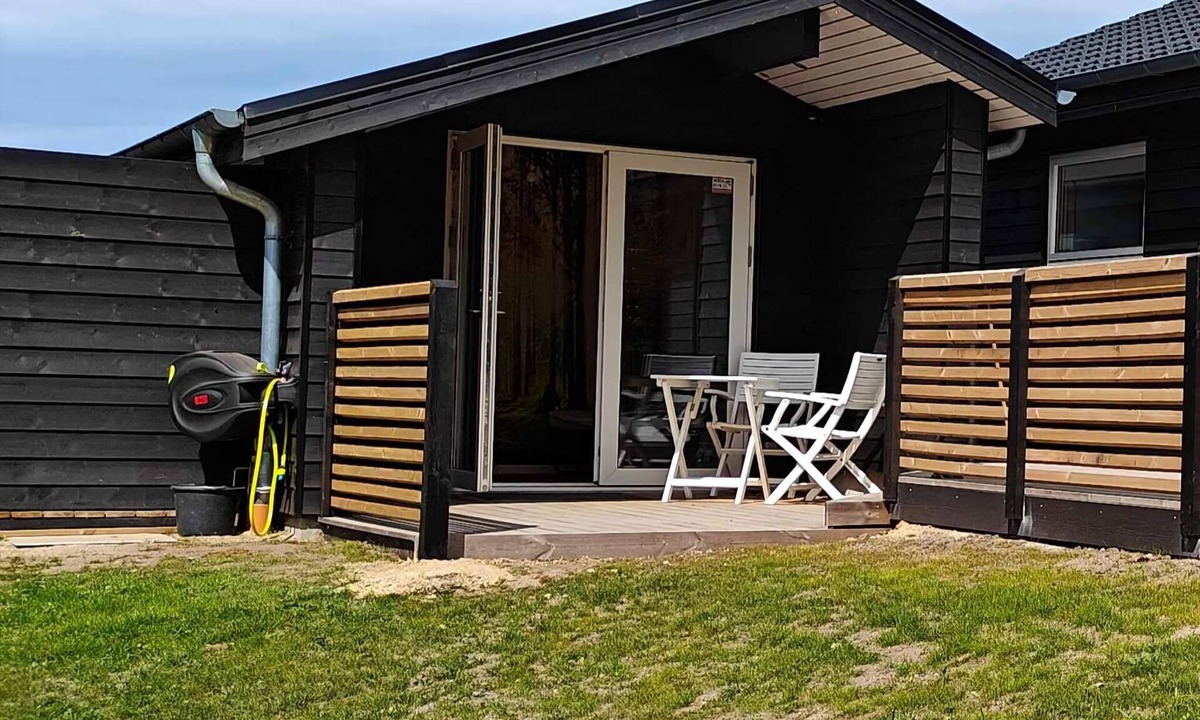 Allingabro Cottage | Stylish shelter room insulated for use all year