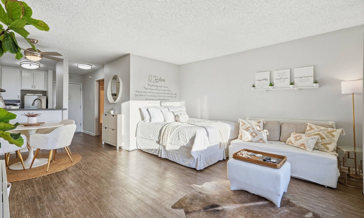 Vernon Apartment | Stylish Silverlake Apartment near Crypto Arena