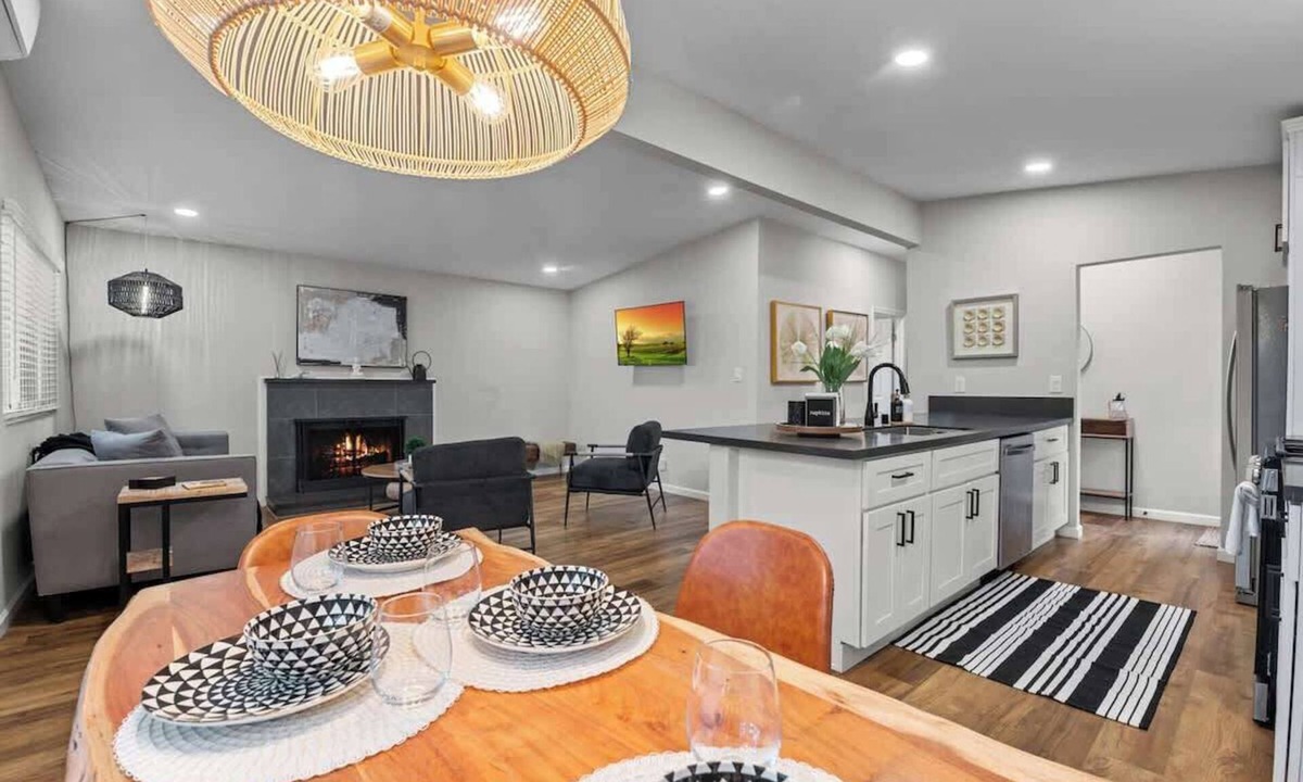 Fairmount Park House | Stylish South Park Home | Near Zoo, Downtown & Dining
