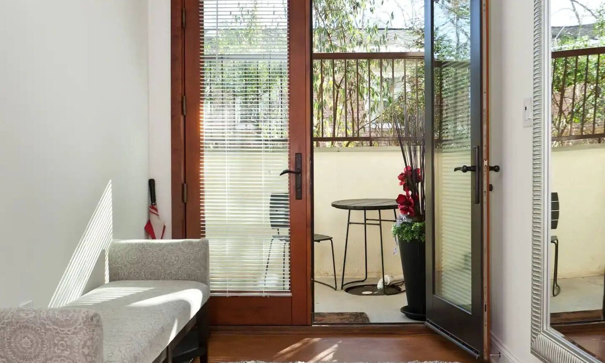 Bethesda House | Stylish Spacious Greentree Apartment