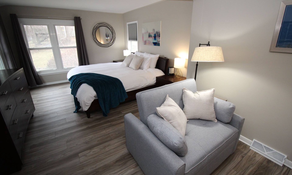 Des Moines House | Stylish Stay Near Dwntwn + Airport