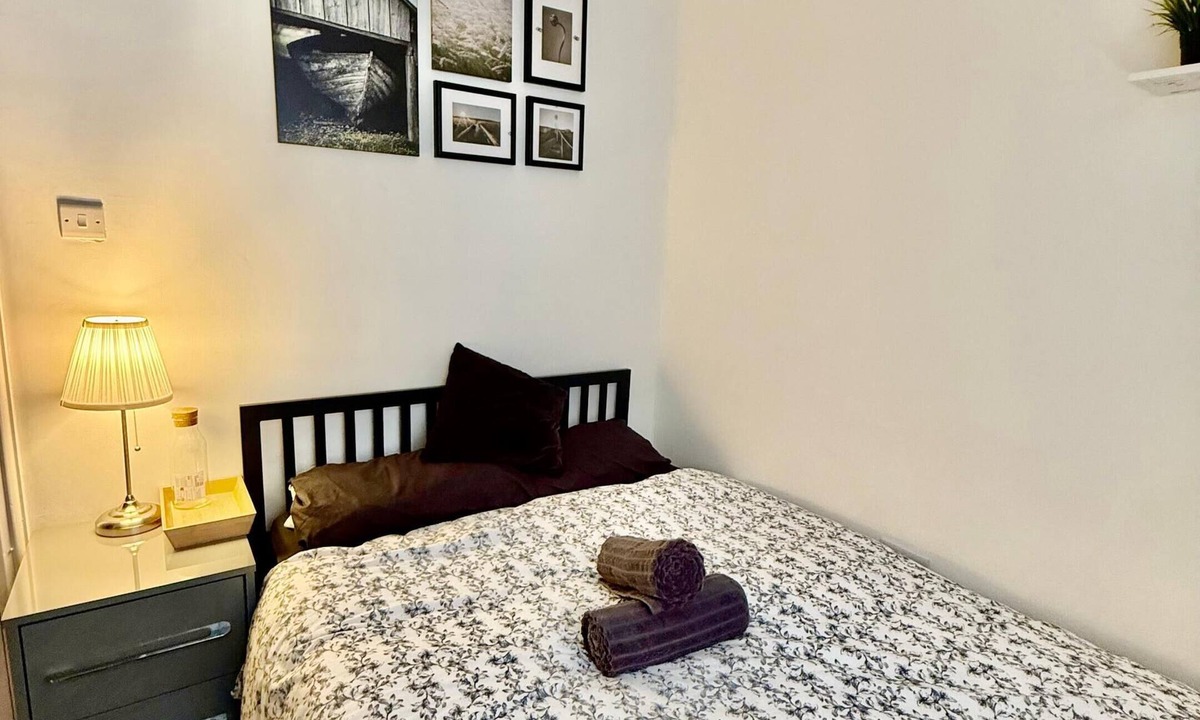 Rusholme House | Stylish Stay with Smart Home Features