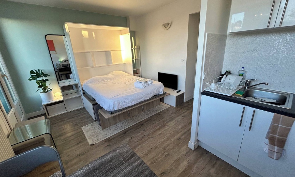 Pere Lachaise Apartment | Stylish Studio 12 Min from Republique