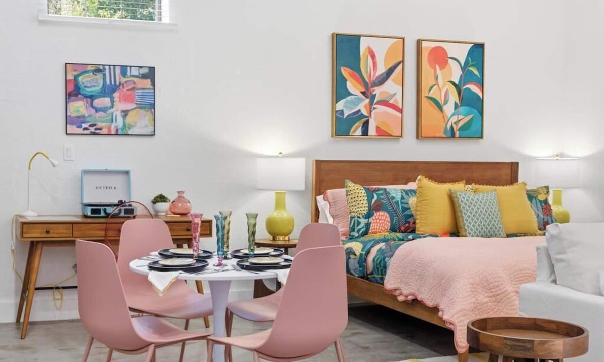 Downtown Jacksonville Apartment | Stylish Studio at the Raven Pool OnSite Parking