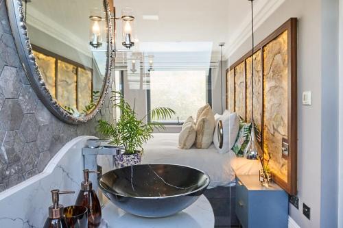 Knight's Hill Apartment | Stylish studio Near central