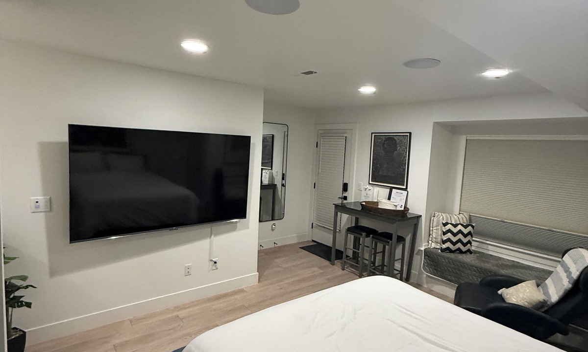 Jefferson Park Apartment | Stylish studio next to Mile High with kitchenette and large screen TV