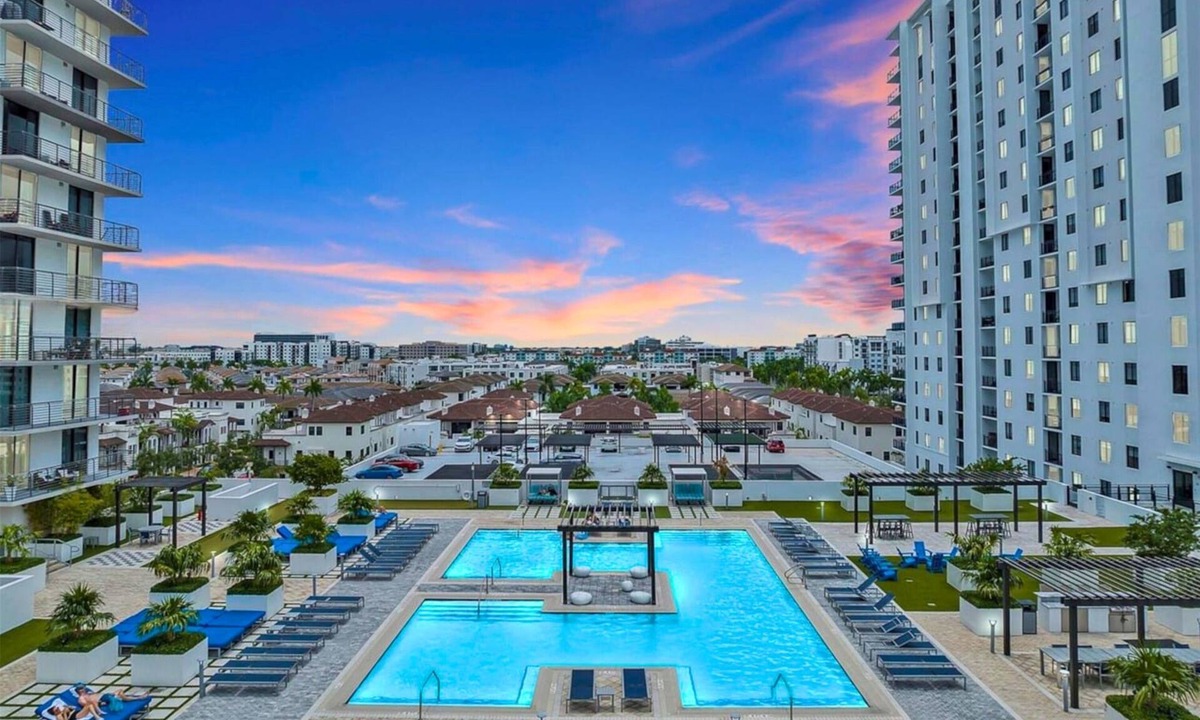 Doral Condo | Stylish Studio | Pool View | Downtown Doral' Heart