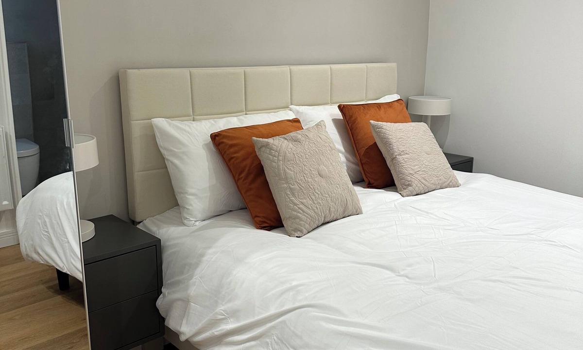 Northumberland Park Apartment | Stylish studio with wet room & kitchen