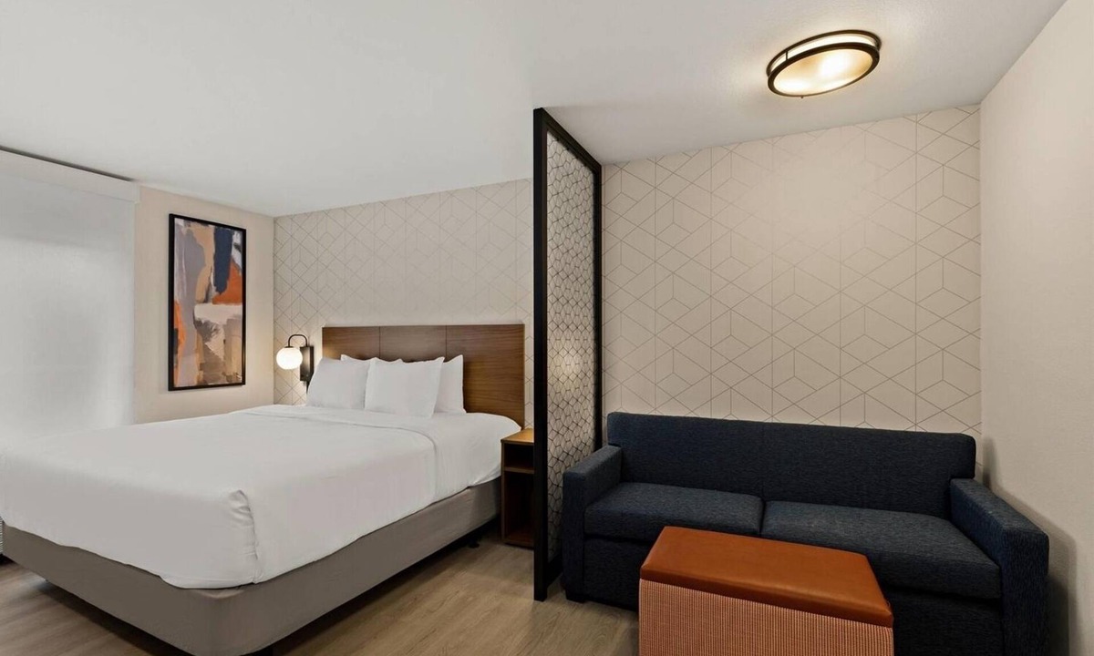 Newnan Hotel | Stylish Suite w/Kitchenware Near Greenville Street Park – Perfect for Exploring