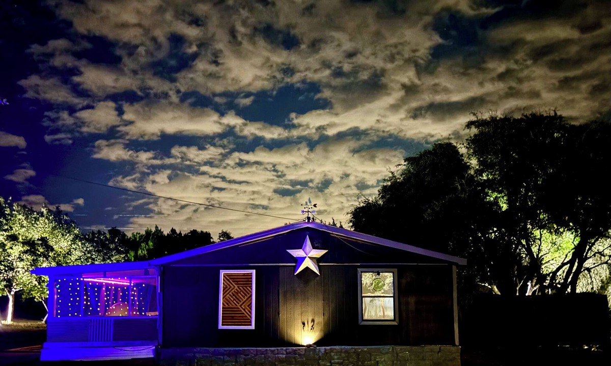 Leander House | Stylish Texas Ranch Ideal Weekend Getaway 35 miles NW of Downtown Austin