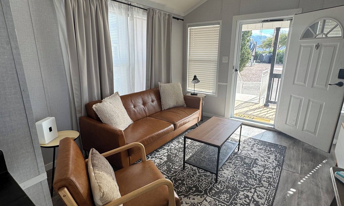 Sierra Vista Cottage | Stylish Tiny home Near Base and Downtown