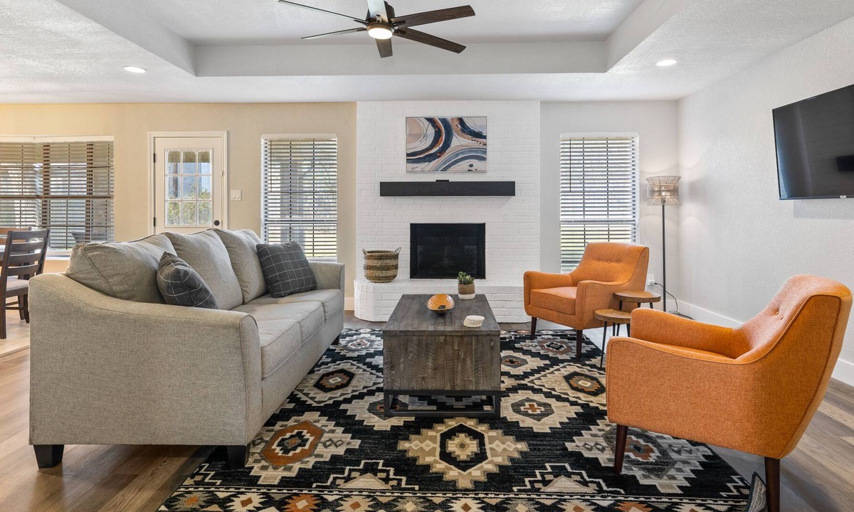 Tarrant County House | Stylish Totally Updated - Ideal for Small Groups