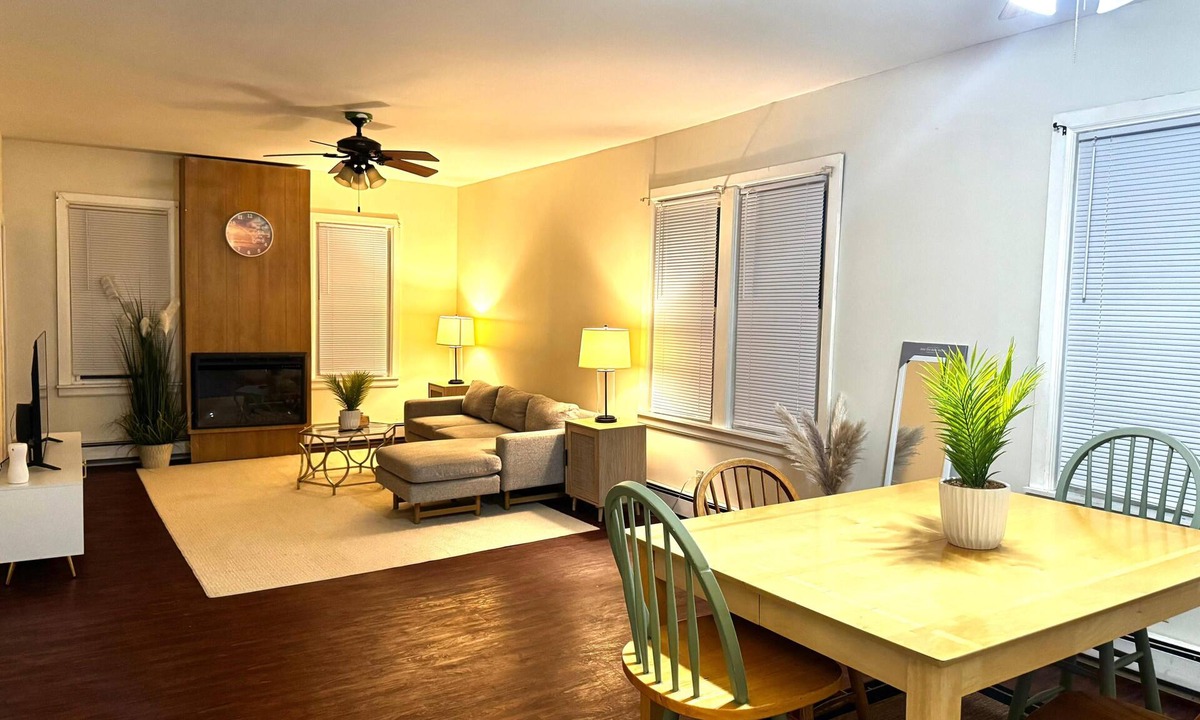 Troy Apartment | Stylish Troy Apartment Free parking Near RPI