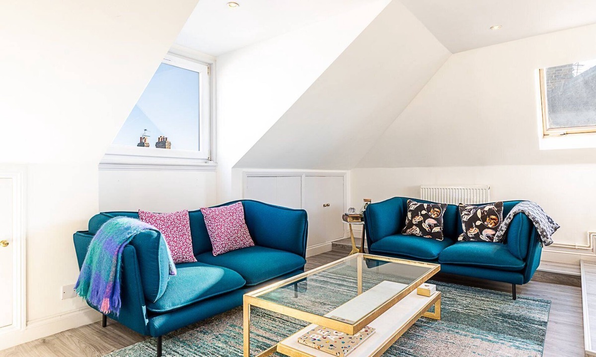 Ravenscourt Park Apartment | Stylish Two-Bed Loft Escape