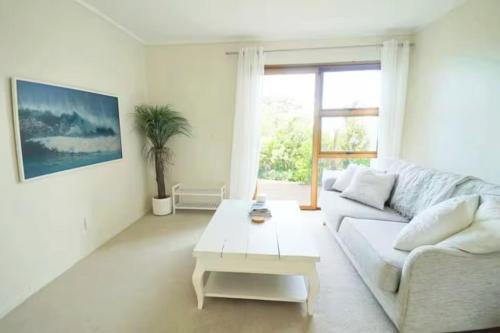 Browns Bay House | Stylish Unit 2 Min Walk To Beach