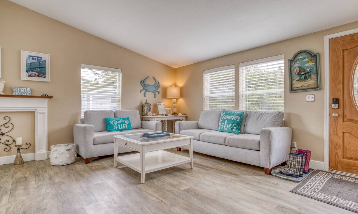 Bayshore House | Stylish Updates, King Suite w/Soaking Tub, Pool Access in this Popular Cottage!