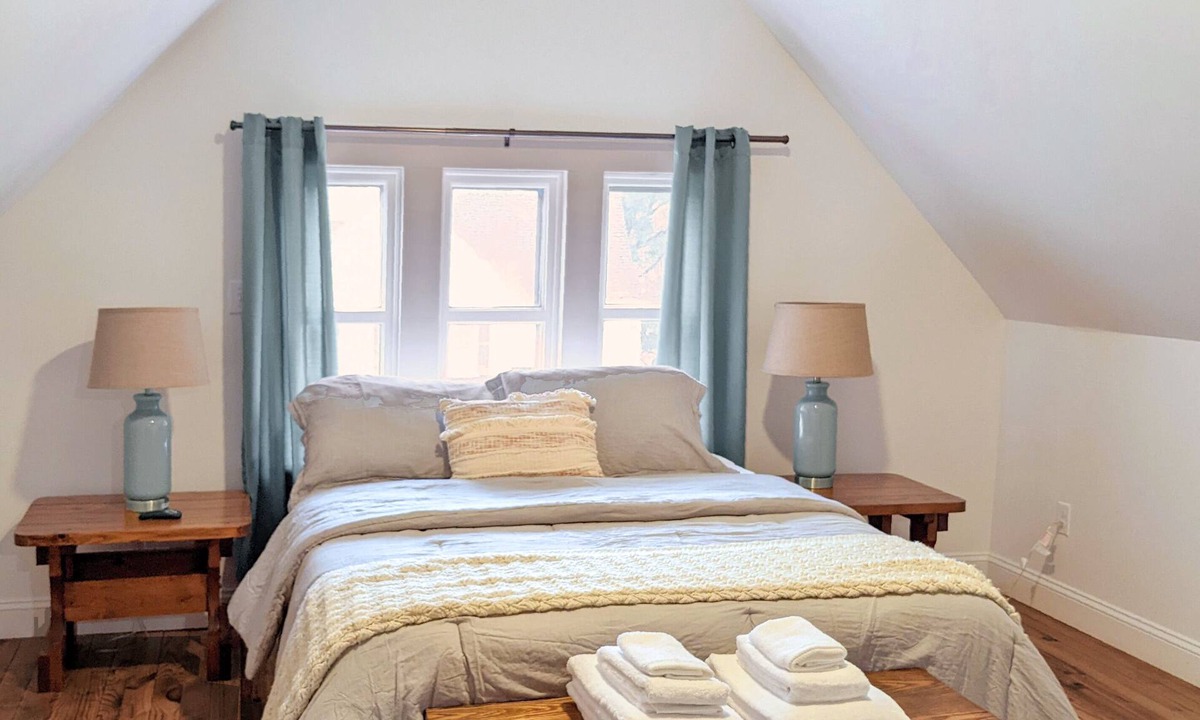 Cambridge House | Stylish Victorian in Historic District