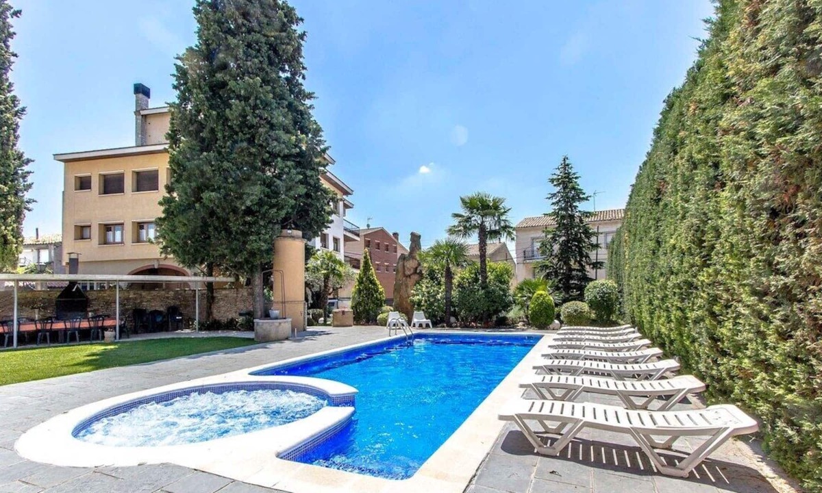 Sant Ramon Villa | Stylish Villa for 27 in Catalonian countryside!
