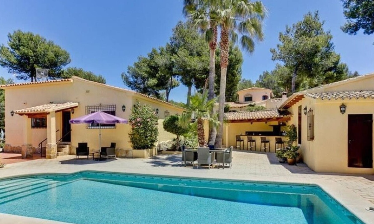 San Jaime Villa | Stylish villa, private pool, summer kitchen and bar!