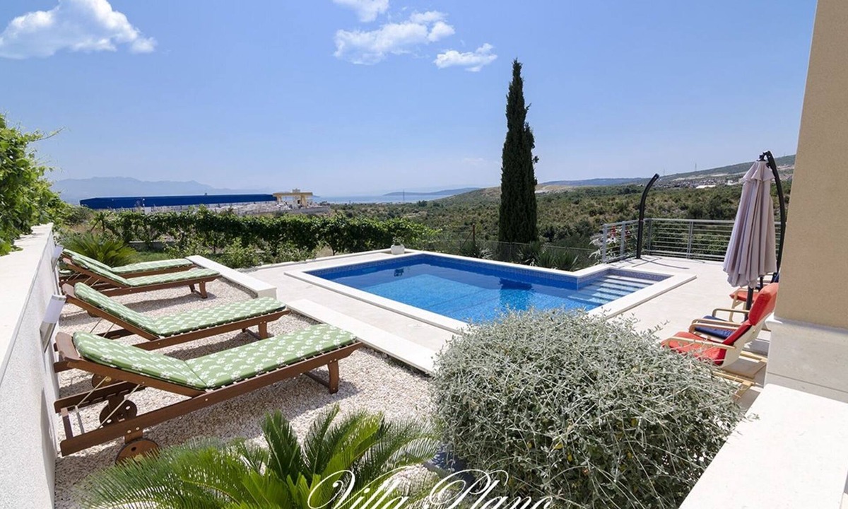 Plano Villa | Stylish villa * with heated pool and sea view, free WiFi