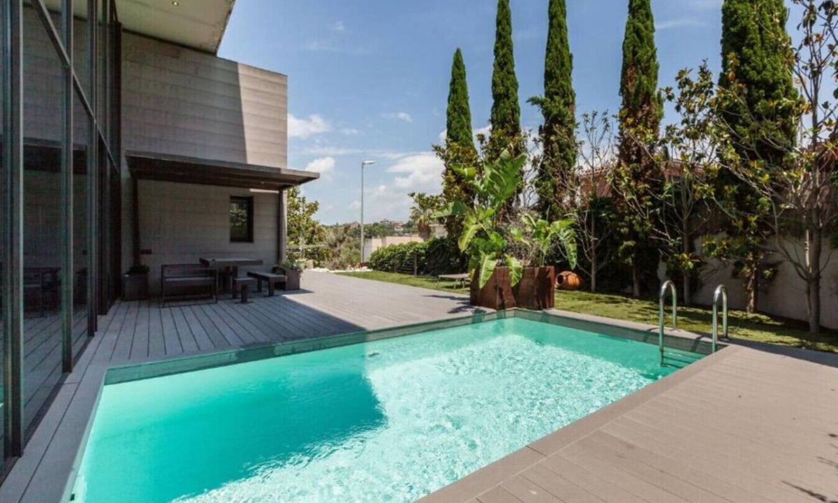El Papiol House | Stylish Villa with Private Pool near Barcelona