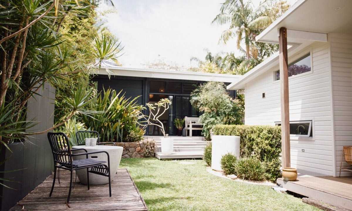 Bangalow House | Stylish Village Abode with Studio & Backyard