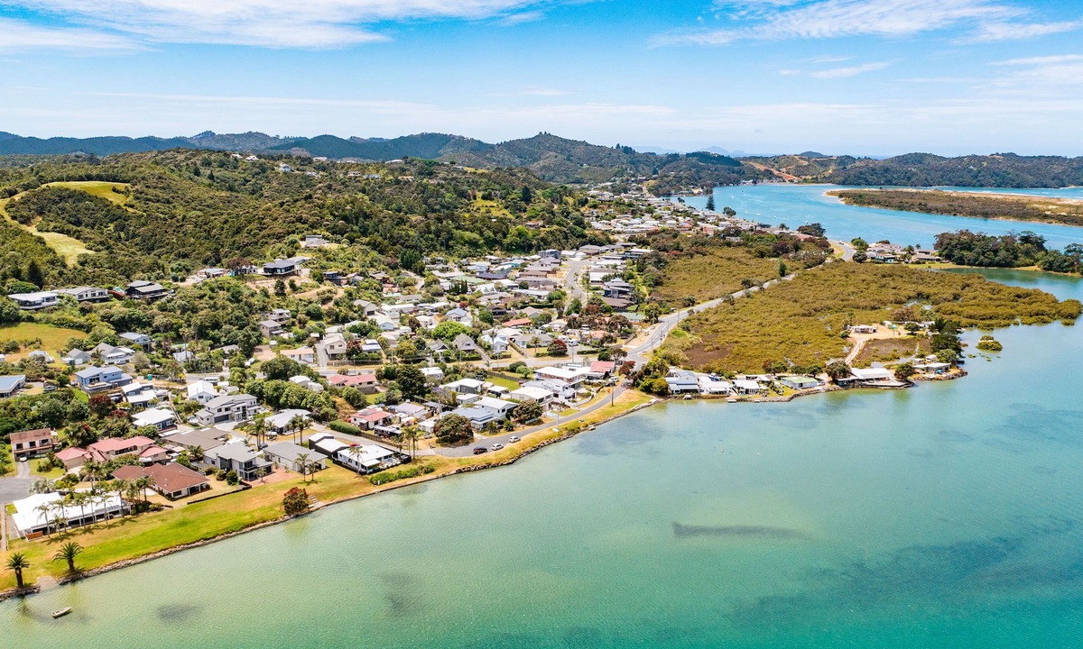 Ngunguru Apartment | Stylish Waterfront Studio Sanctuary!