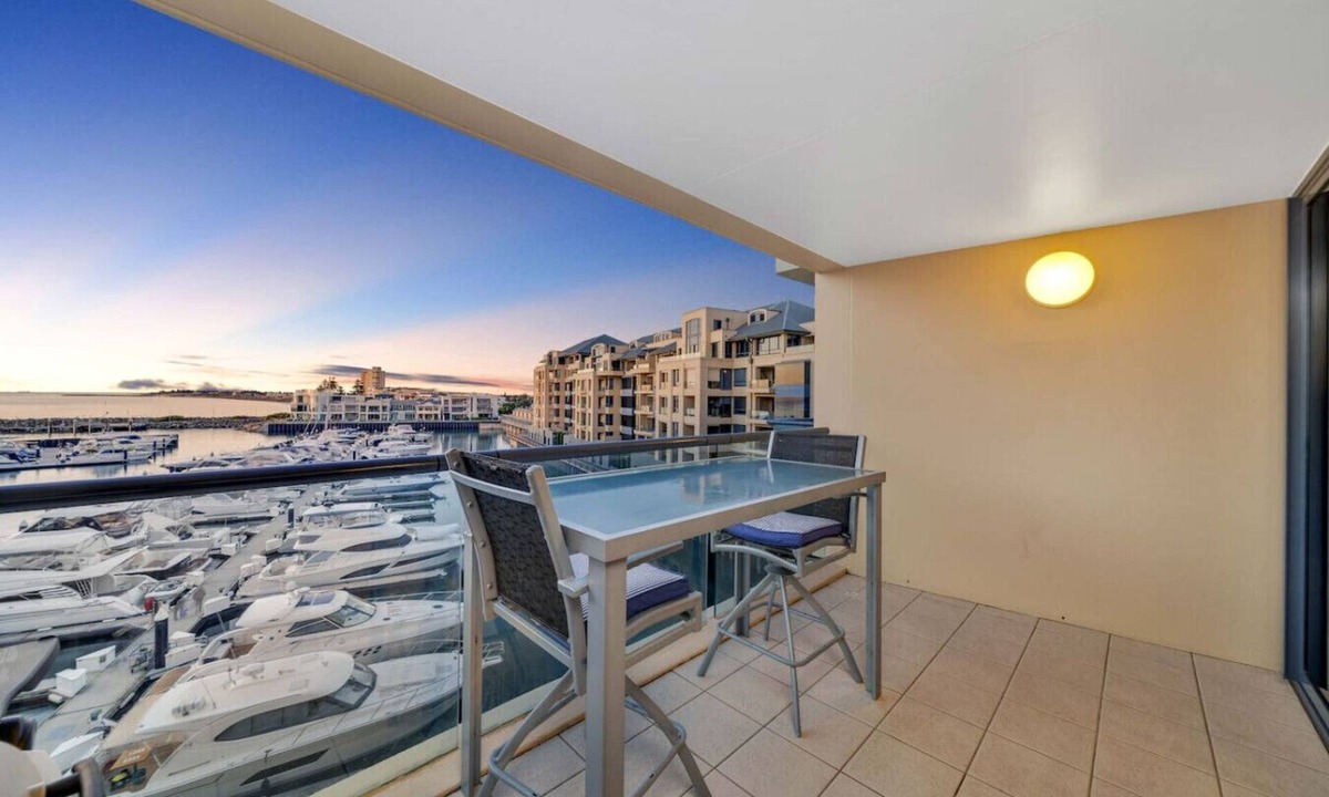 Glenelg Apartment | Sub-Penthouse Glenelg Waterfront | By Host Solutions