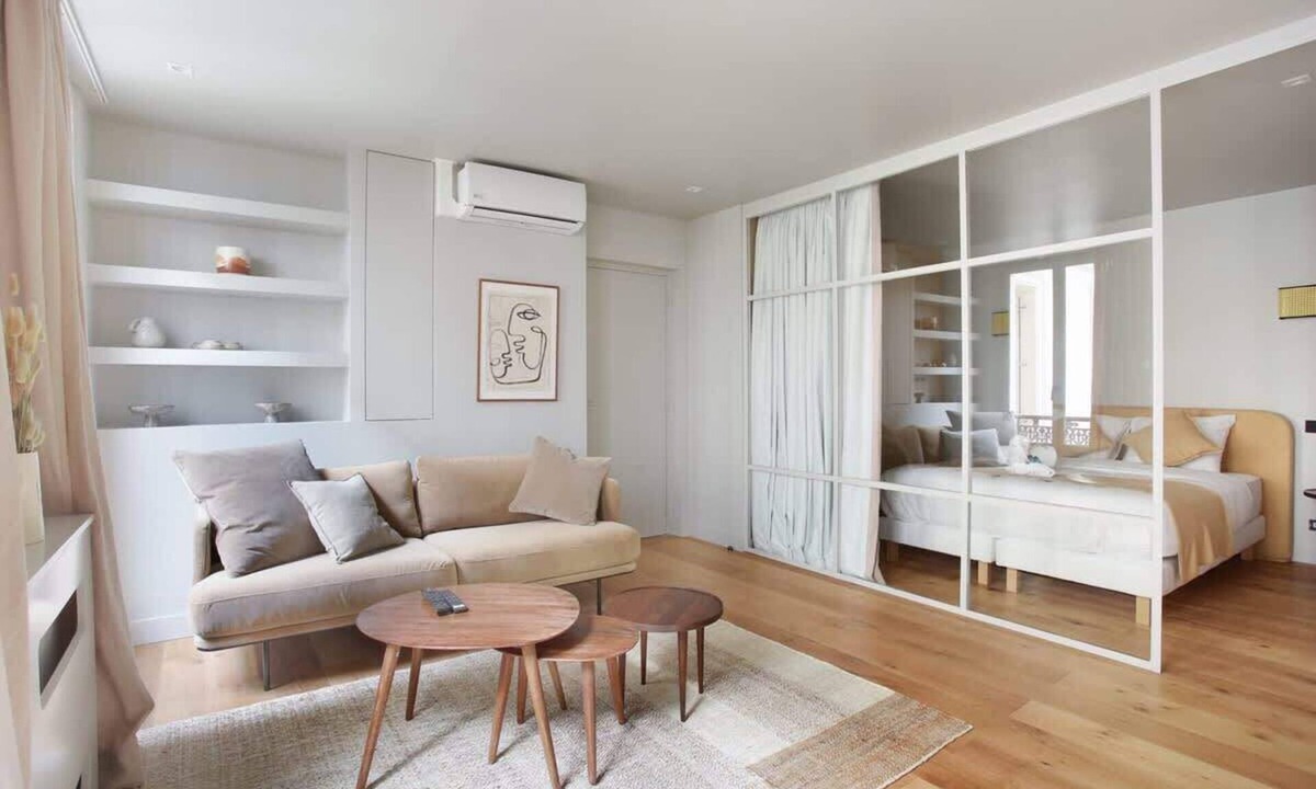 Quartier de la Porte-Saint-Denis Apartment | Sublime Apartment AC Paris Center