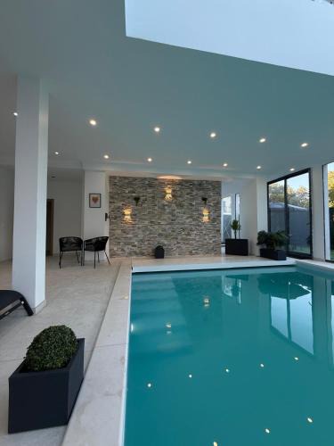 Porchefontaine Apartment | Sublime LOFT PISCINE Intérieure VERSAILLES