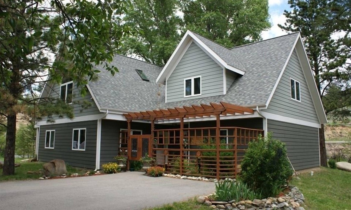 Estes Park Resort | Sublime luxury getaway riverfront downtown location great rates