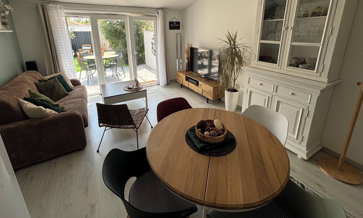 Bellegarde Apartment | Sublime, peaceful cottage on Bellegarde between Nimes and Arles
