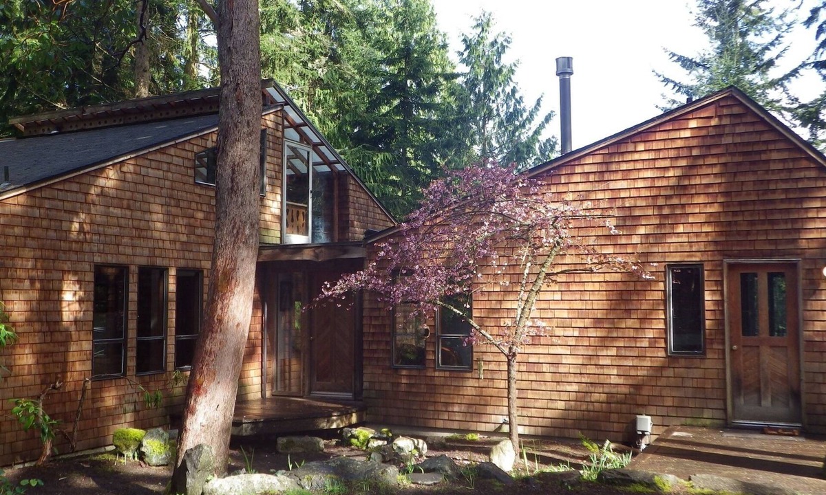 Adelma Beach Cabin | Sublime Port Townsend Retreat